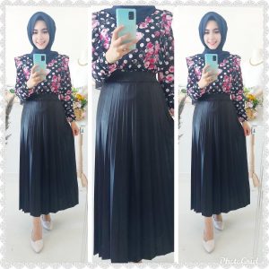 Fırfırlı çiçek desen bluz etek takım