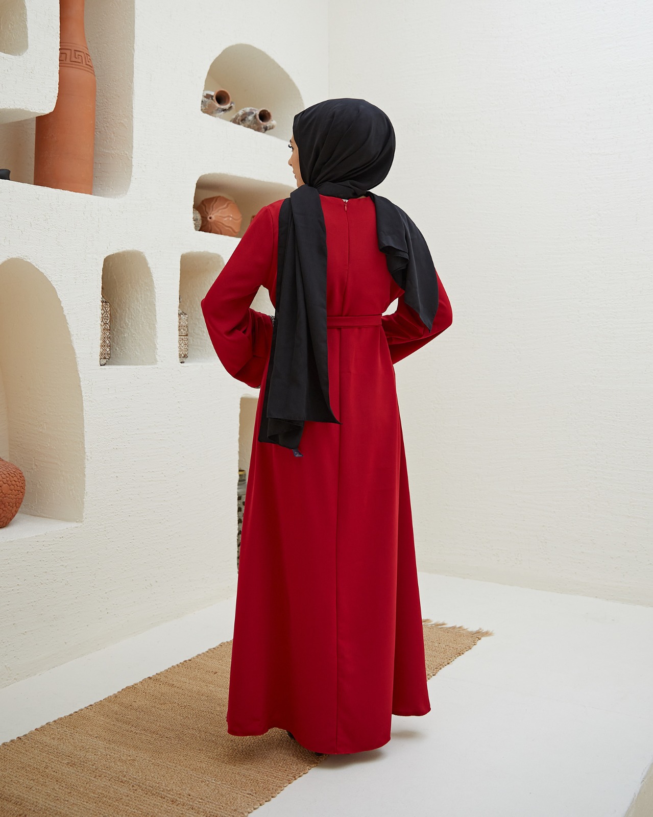 Kolları işlemeli krep kumaş elbise - Görsel 14