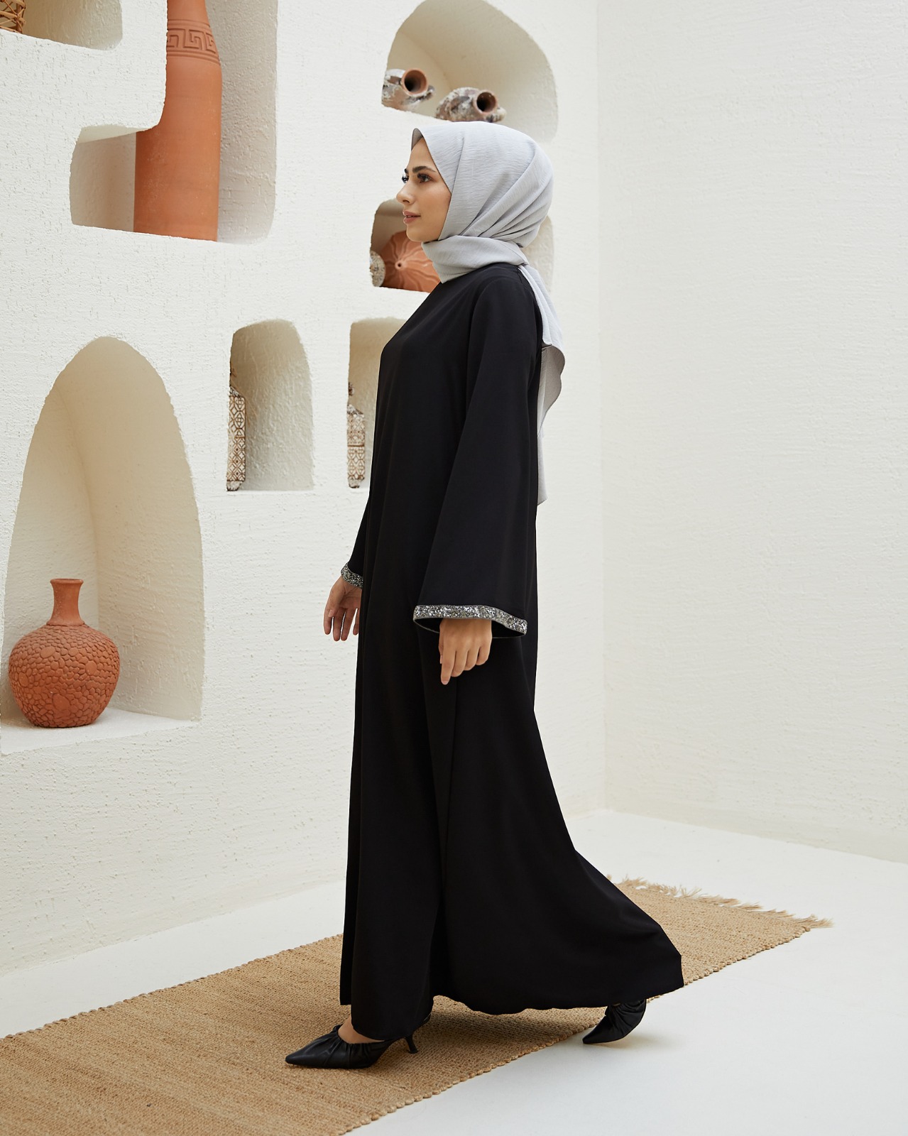 Kolları işlemeli krep kumaş elbise - Görsel 11