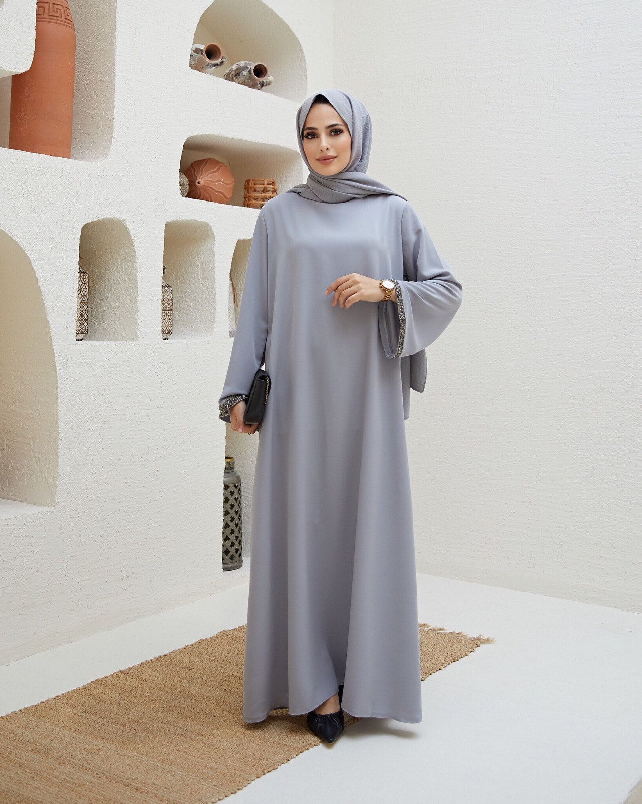 Kolları işlemeli krep kumaş elbise - Görsel 8