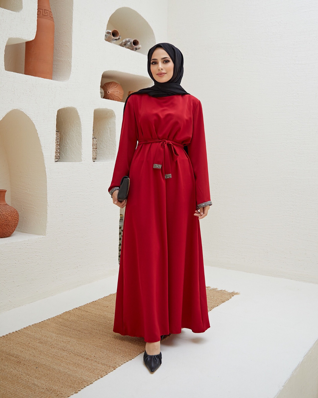 Kolları işlemeli krep kumaş elbise - Görsel 2