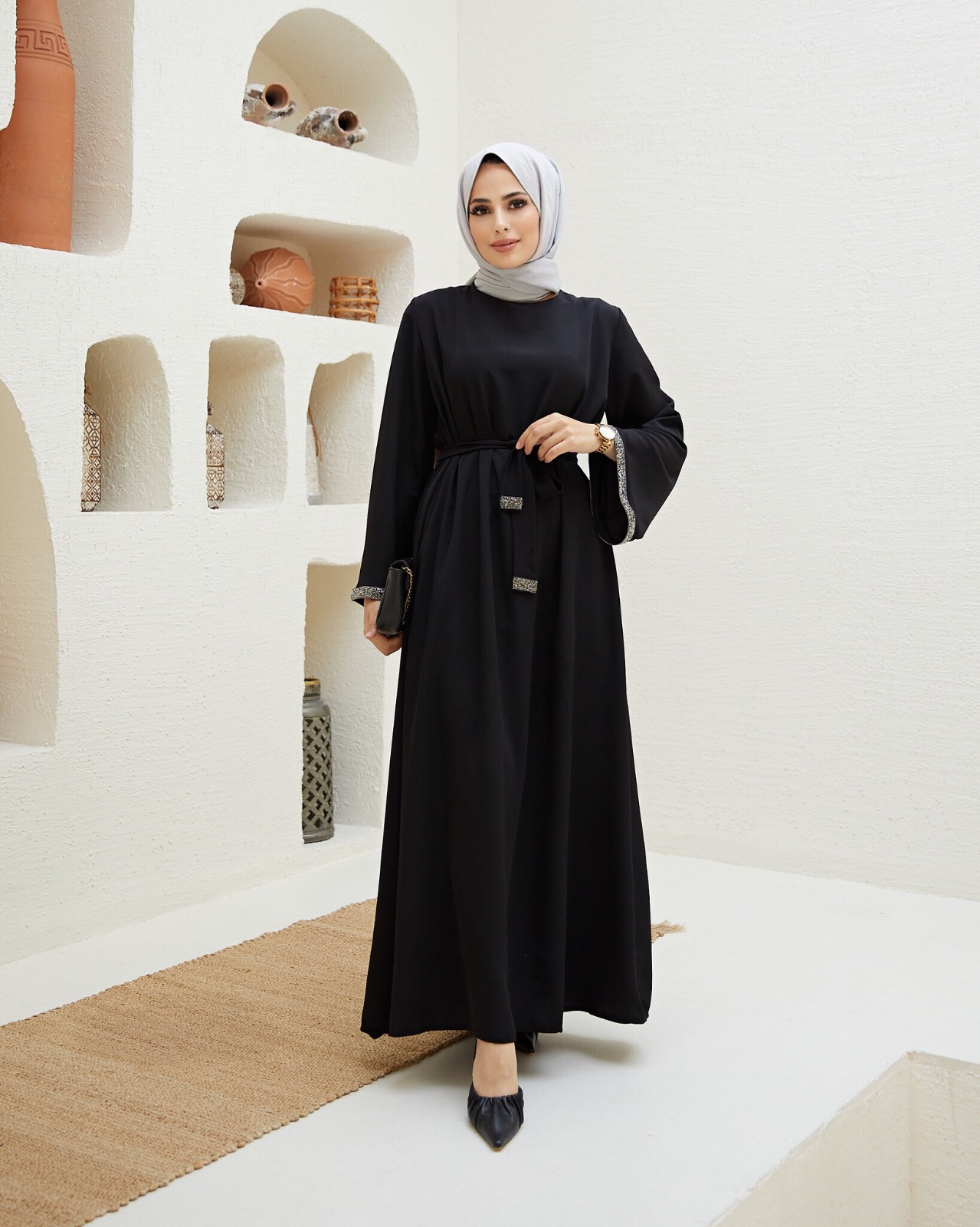 Kolları işlemeli krep kumaş elbise