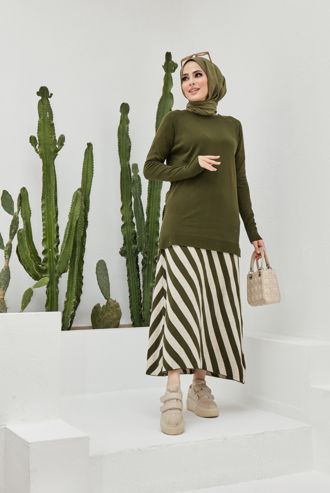 Şeritli etek bluz takım - Görsel 9