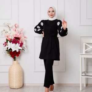 Kolları çiçekli kuşaklı ikili takım