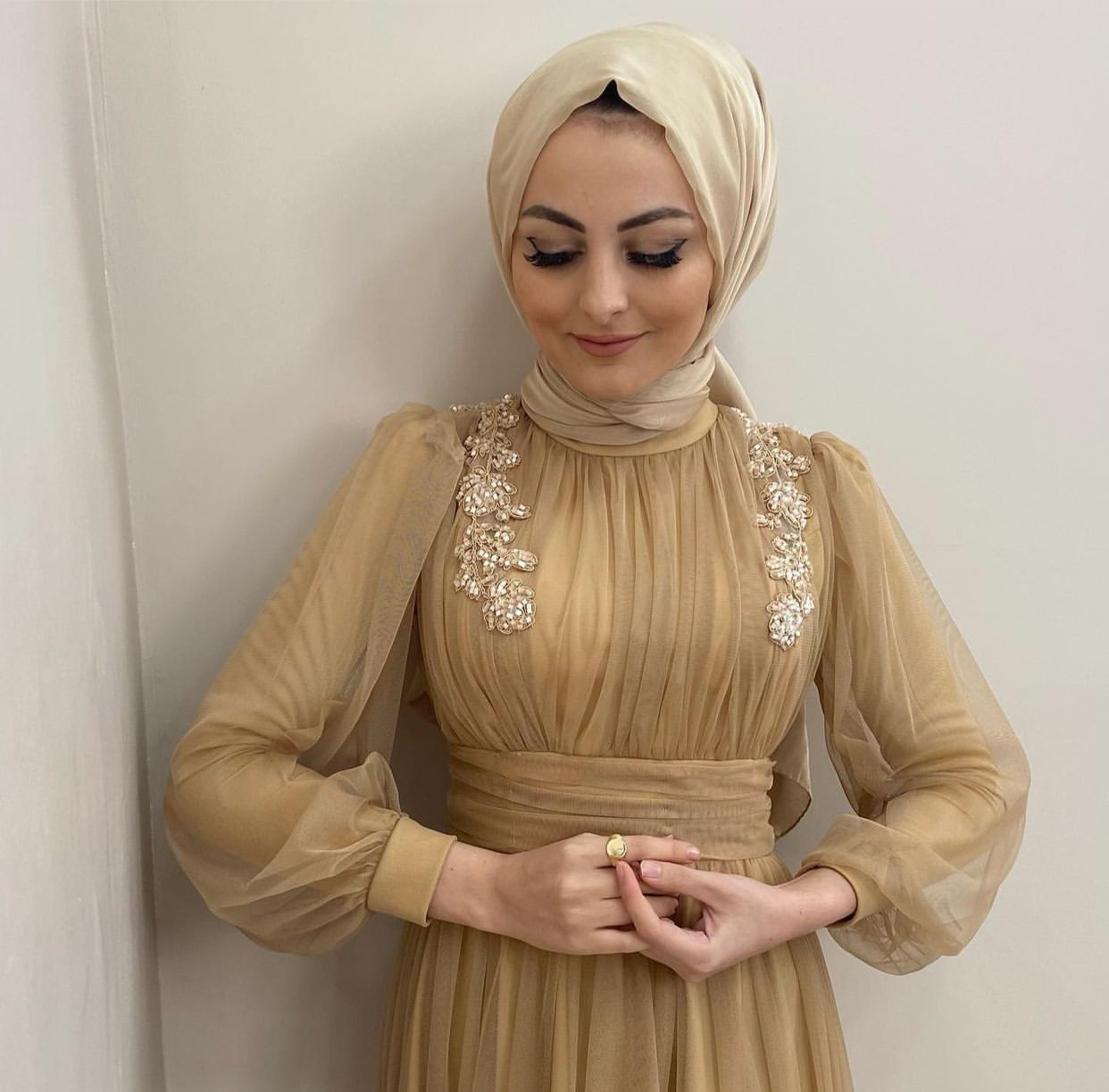 Omzu taş detaylı tül abiye - Görsel 9